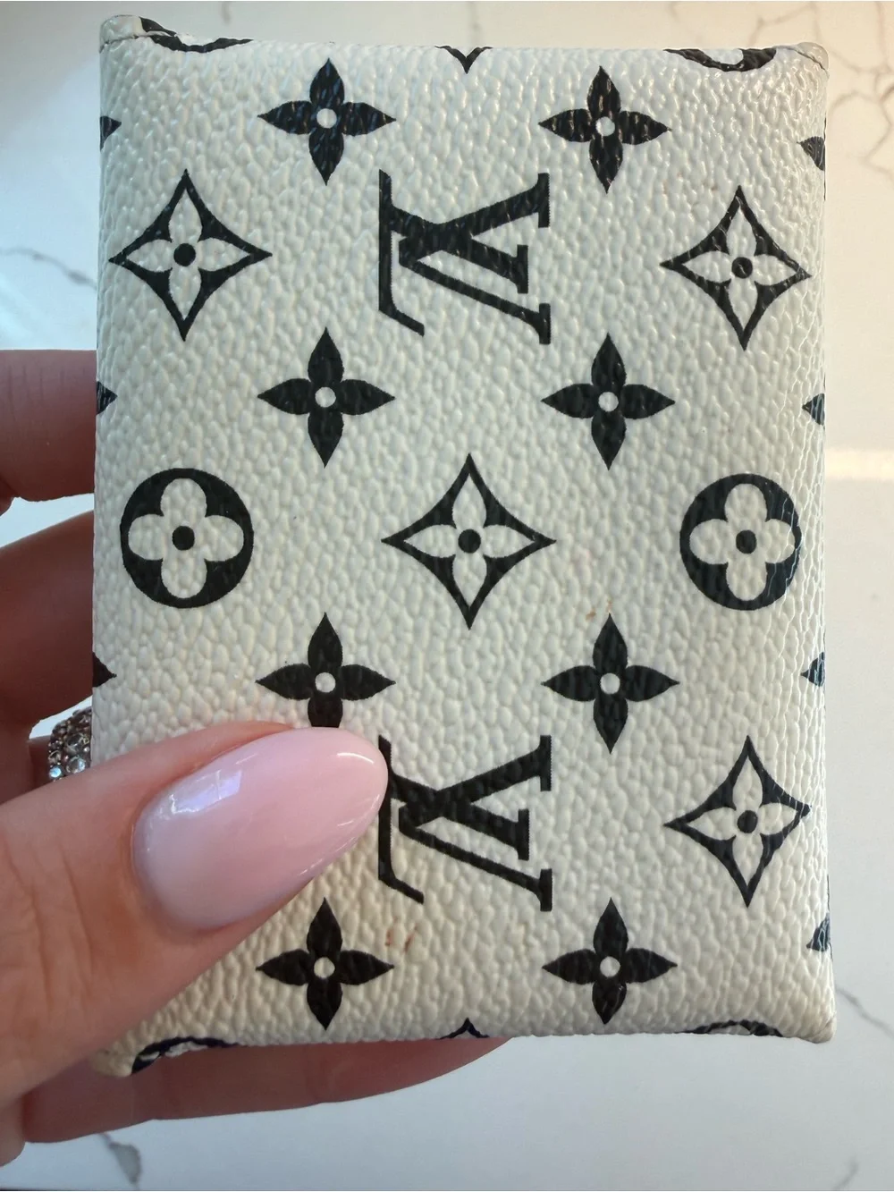 Louis Vuitton White & Black Monogram Cardholder